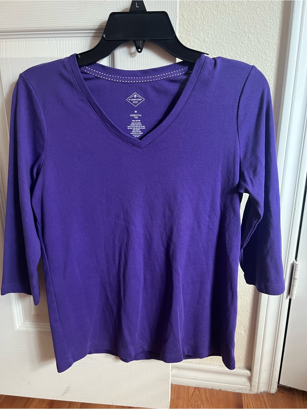 St John Bay Ladies Essential Tee Size Medium Purple V Neck 3/4 sleeves